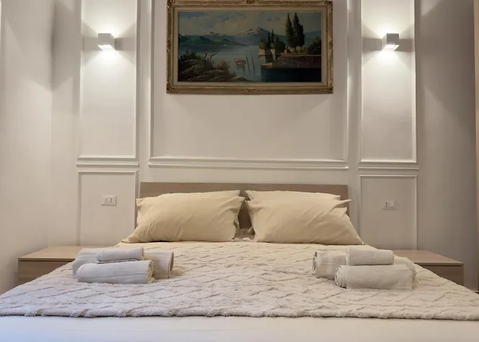 Apartment Bocaccio's - 2 Min From Trevi Fountain *