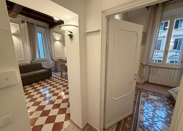 Bocaccio's - 2 Min From Trevi Fountain Apartment